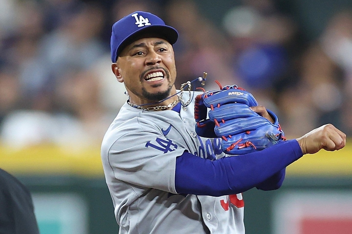 Mookie Betts腰帶背面繡片假名名字 社群瘋傳引球迷熱議