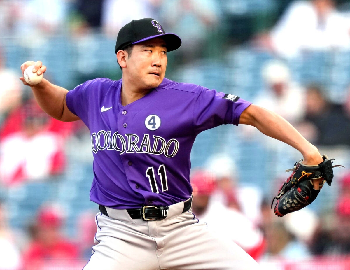 菅野智之對鈴木誠也首打席讓他敲左外野飛球 鈴木沒咬中曲球懊惱