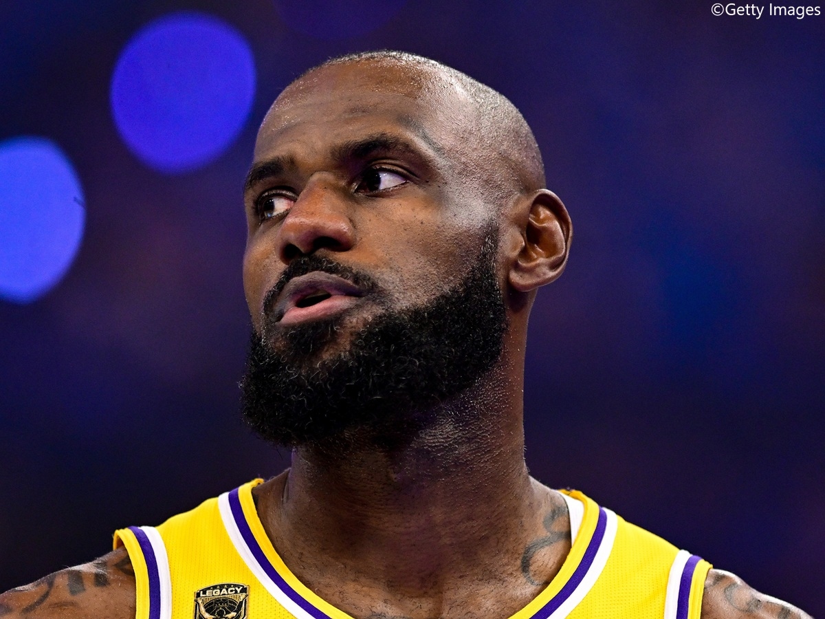 LeBron正式加盟76人 高層談影響