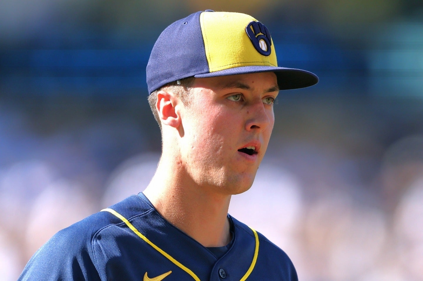 Misiorowski火球壓道奇 Mookie Betts苦笑只能閉眼揮棒