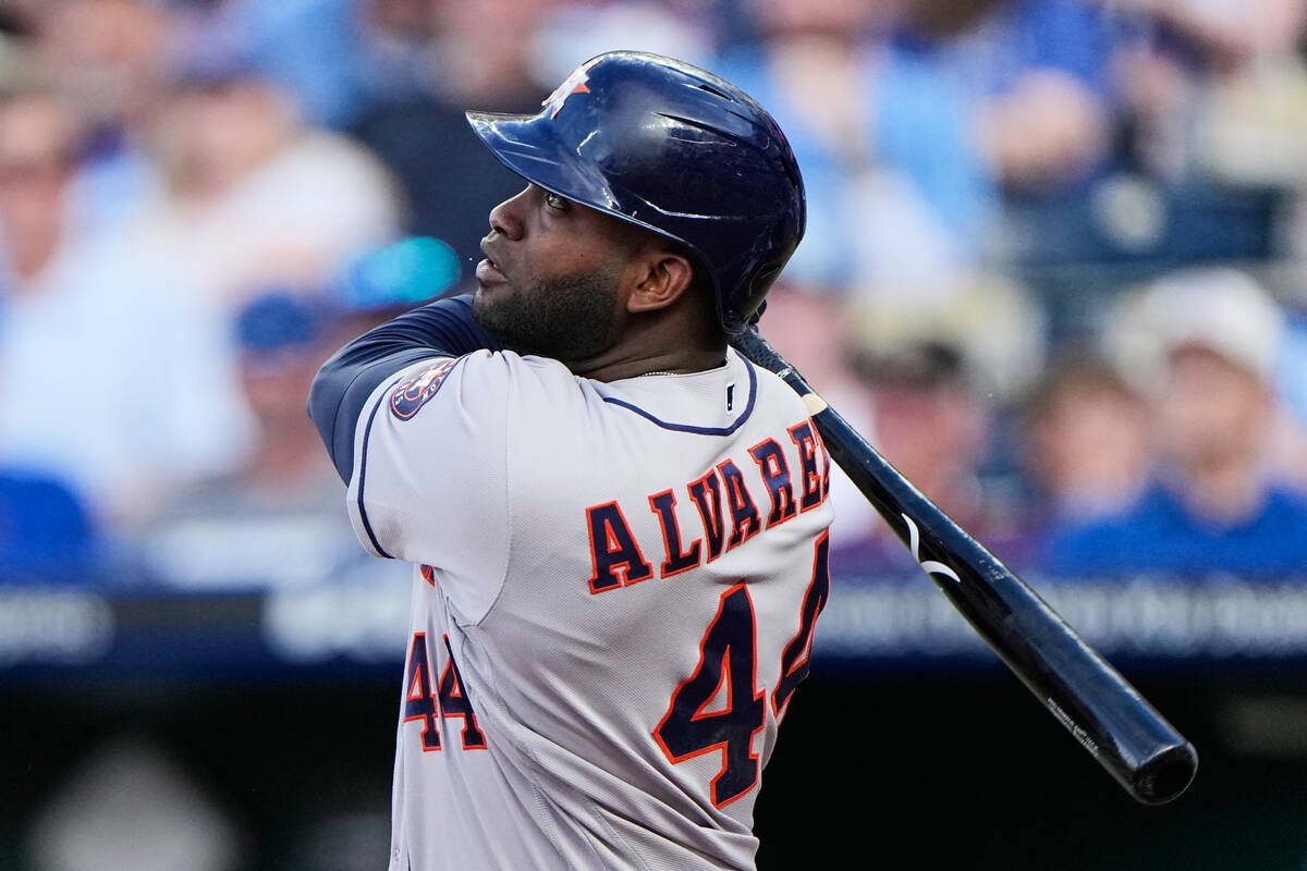 Yordan Alvarez單場雙響砲灌6打點 太空人10比8勝皇家