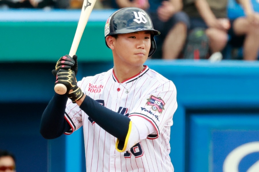 奧川恭伸強勁滾地差點首安 一壘衝撞Reyes笑著抱抱