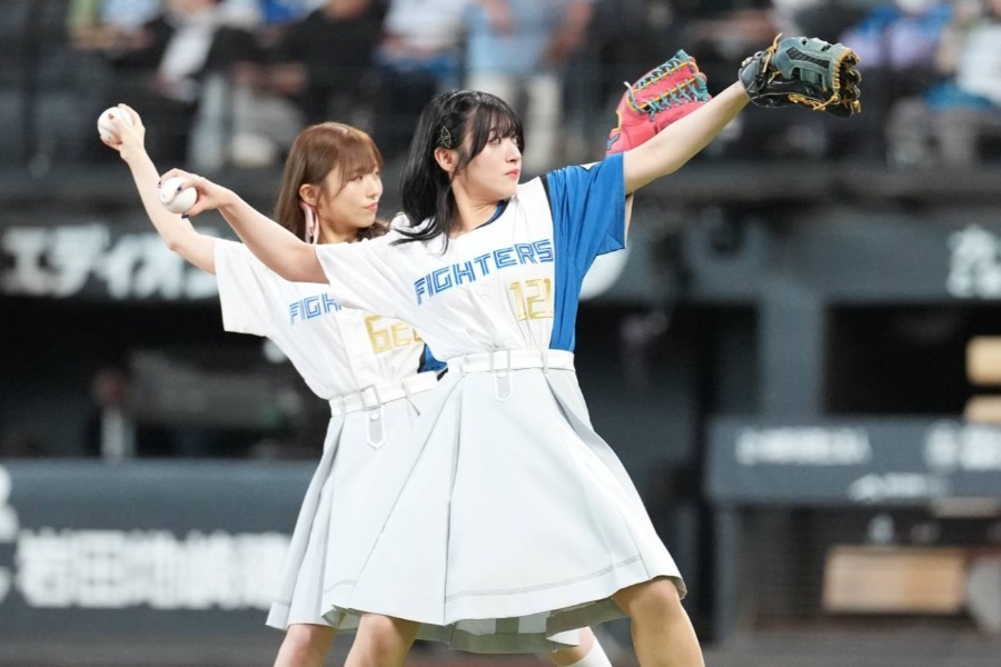 火腿賽前聲優開球 三宅美羽好球進藤あまね偏一壘側