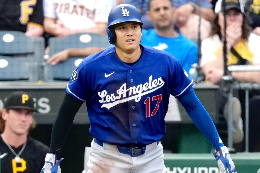 大谷翔平7局關鍵打席突遭換代打 道奇：左膝發炎退場