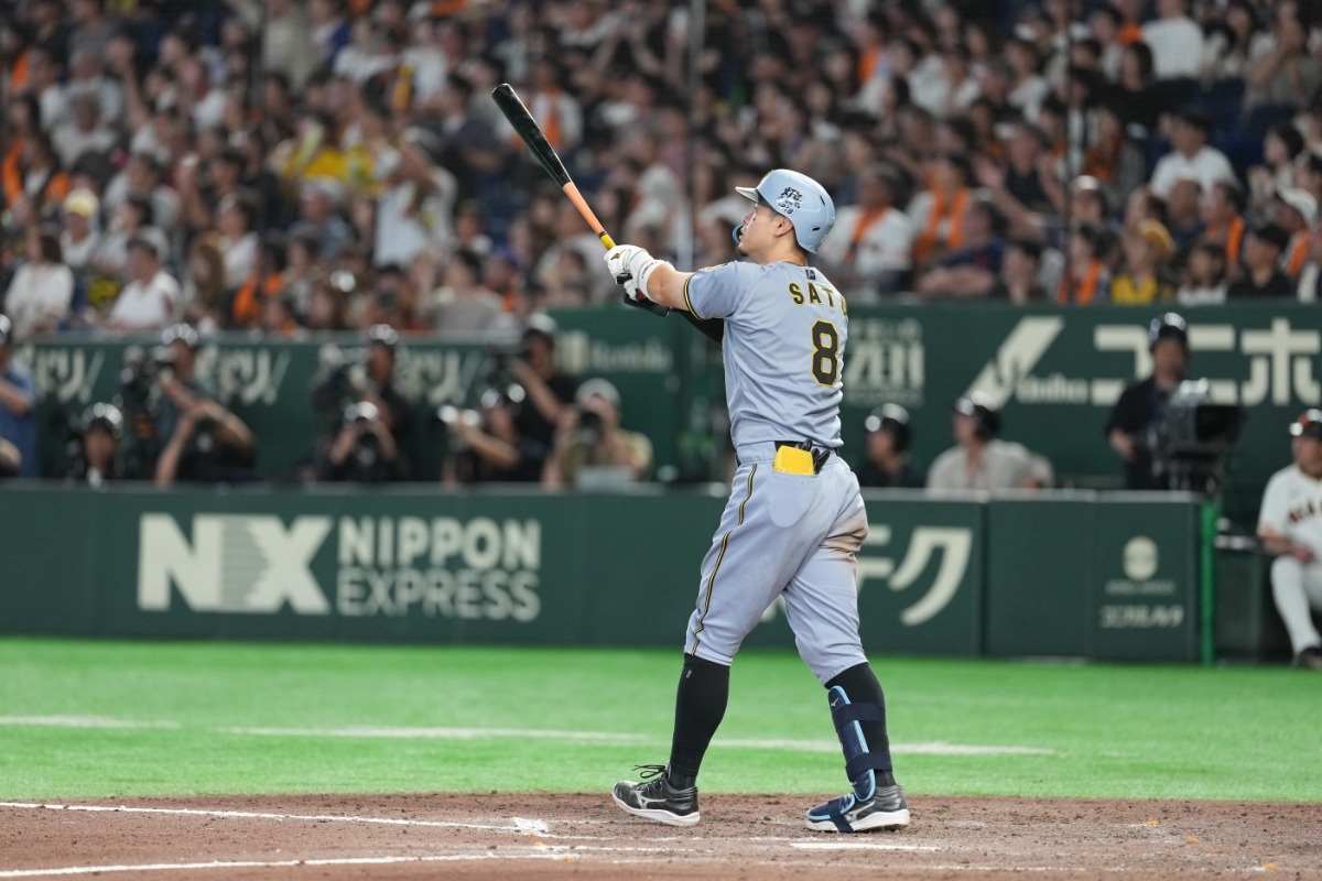 佐藤輝明特大轟打中看板 美球迷喊MLB搶人